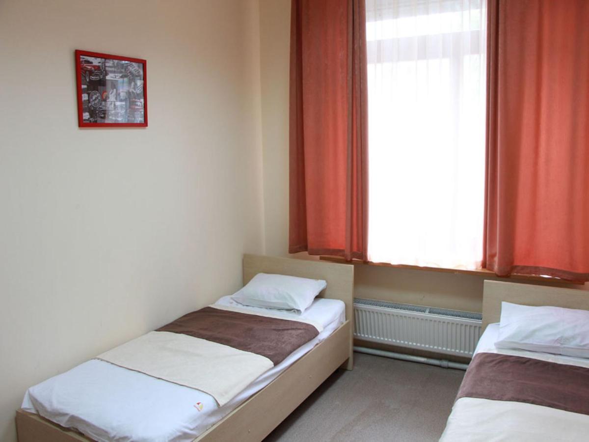 Hostel Podolski Plus Киев Экстерьер фото