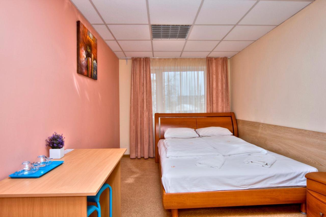 Hostel Podolski Plus Киев Экстерьер фото