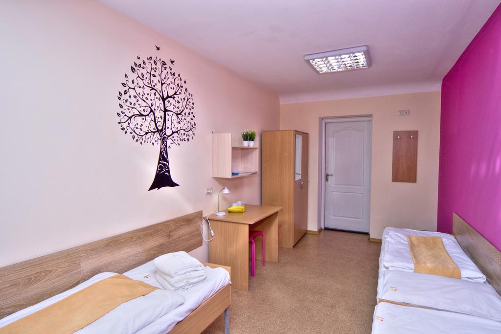 Hostel Podolski Plus Киев Экстерьер фото