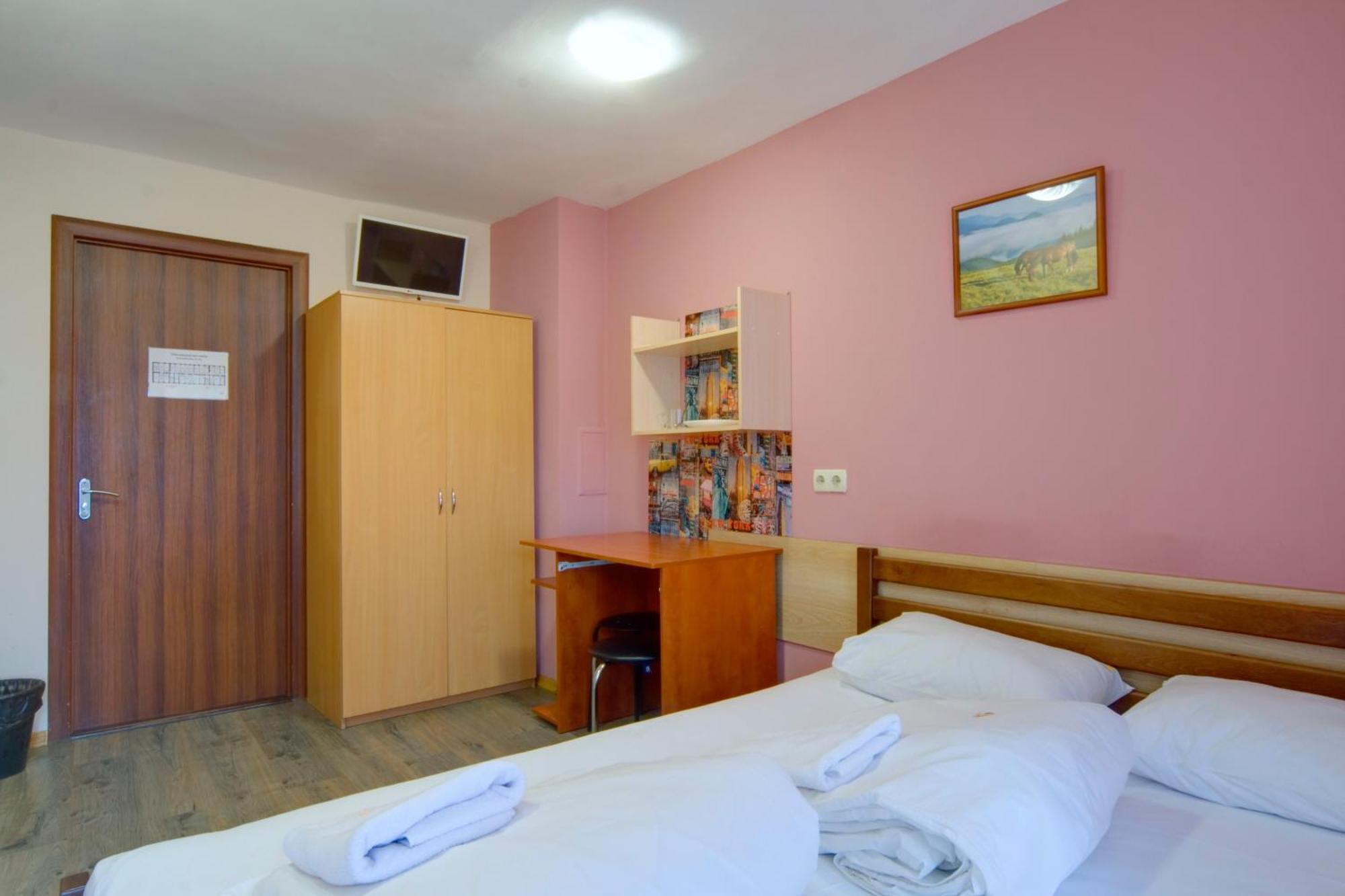 Hostel Podolski Plus Киев Экстерьер фото