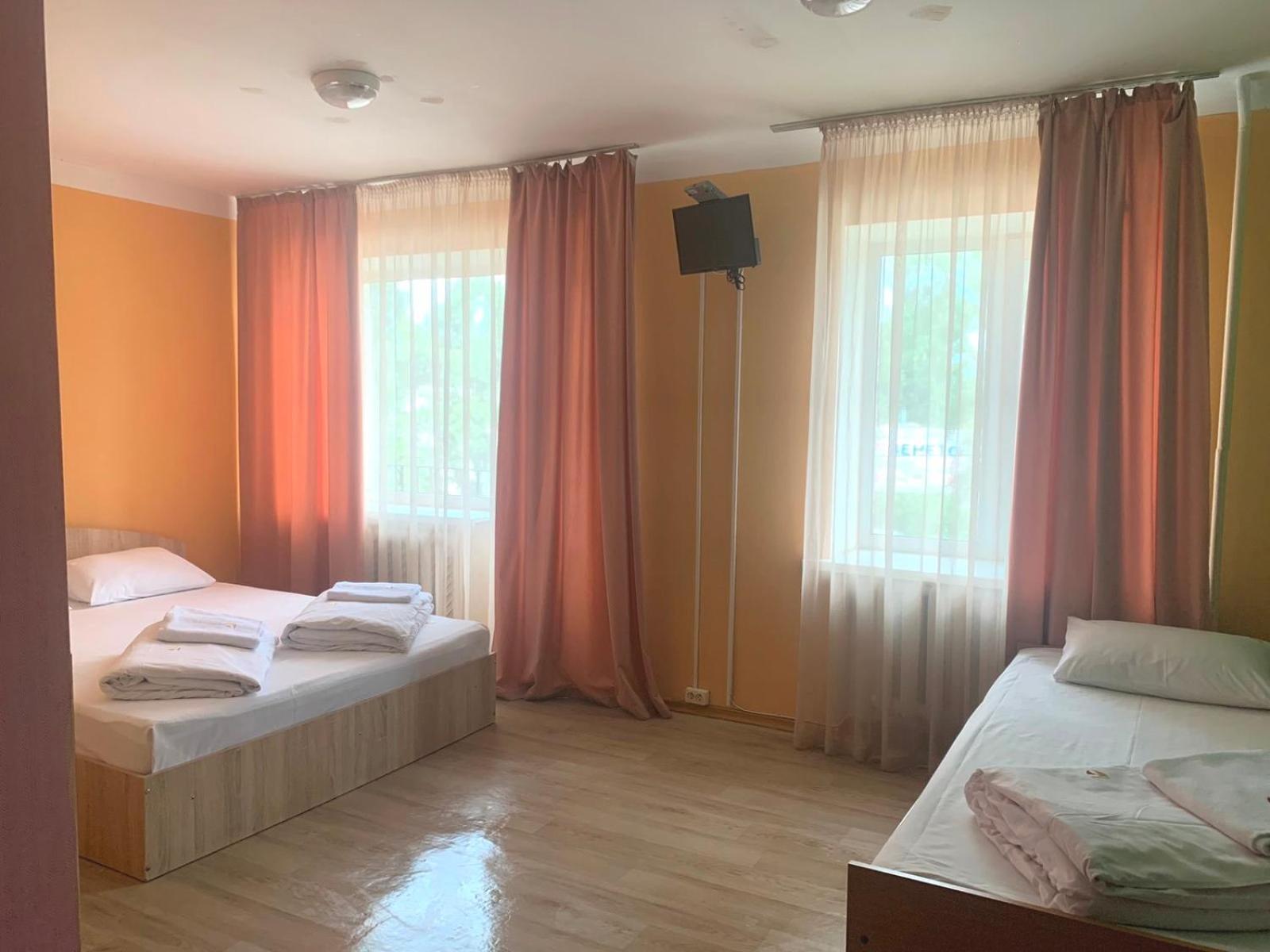 Hostel Podolski Plus Киев Экстерьер фото