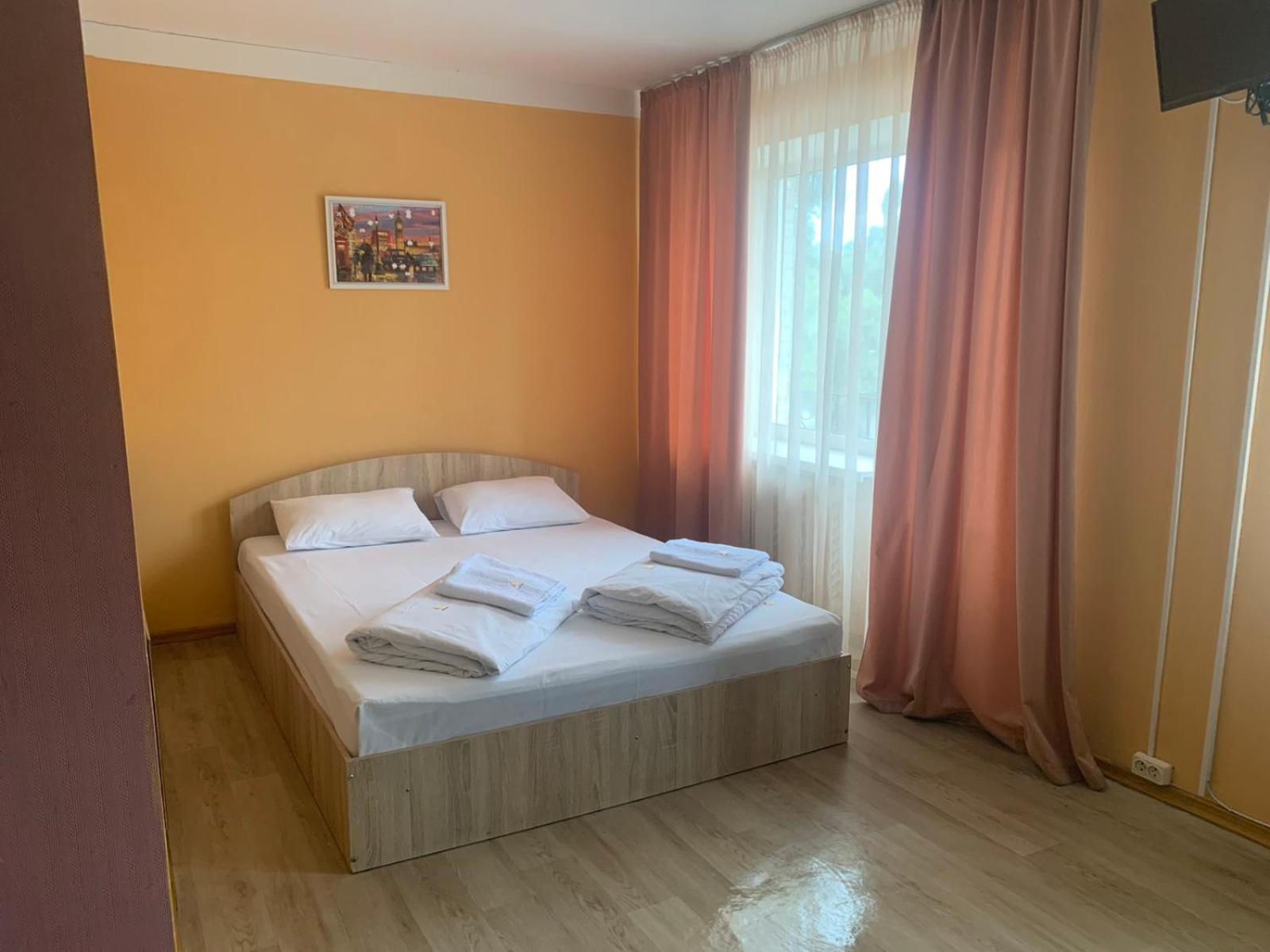 Hostel Podolski Plus Киев Экстерьер фото
